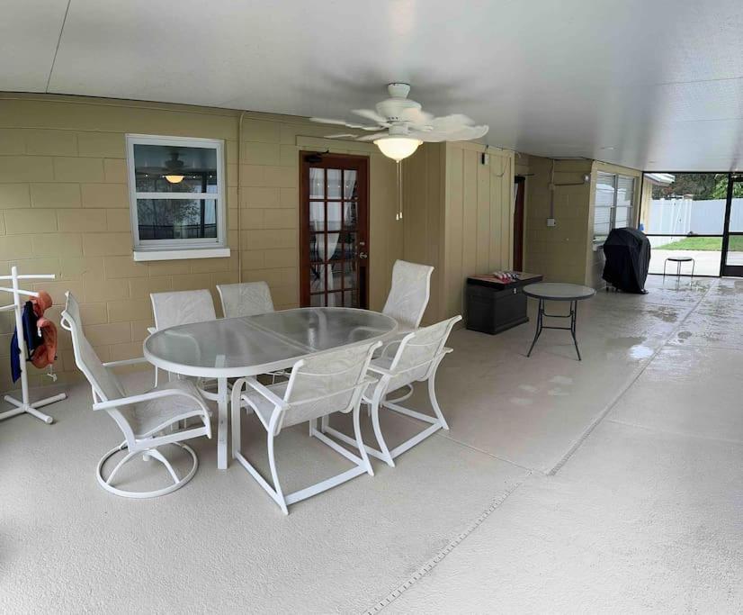 Lake Valrico'S Camelot Court With Heated Pool & Access To Private Lake Екстер'єр фото