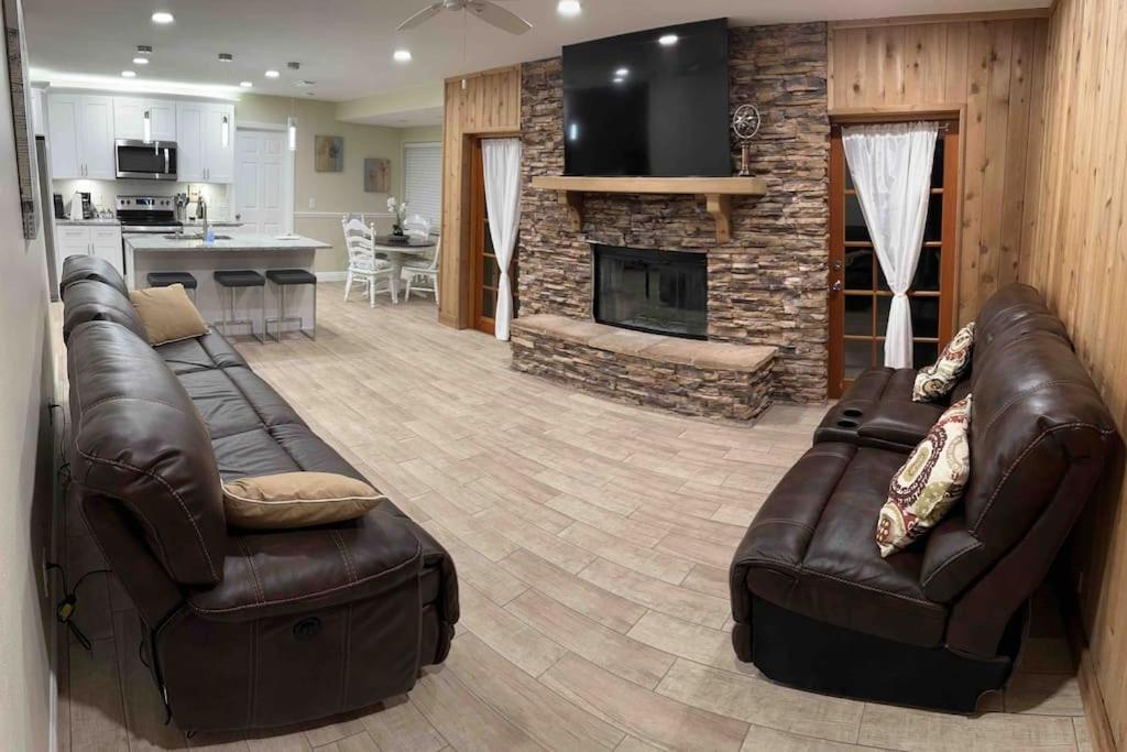 Lake Valrico'S Camelot Court With Heated Pool & Access To Private Lake Екстер'єр фото