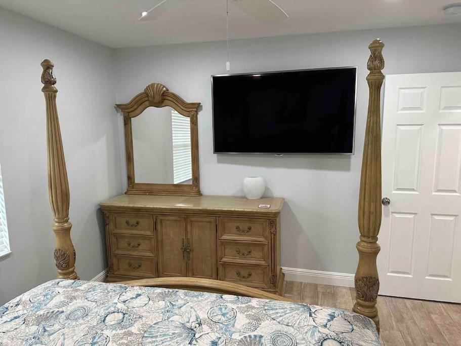 Lake Valrico'S Camelot Court With Heated Pool & Access To Private Lake Екстер'єр фото