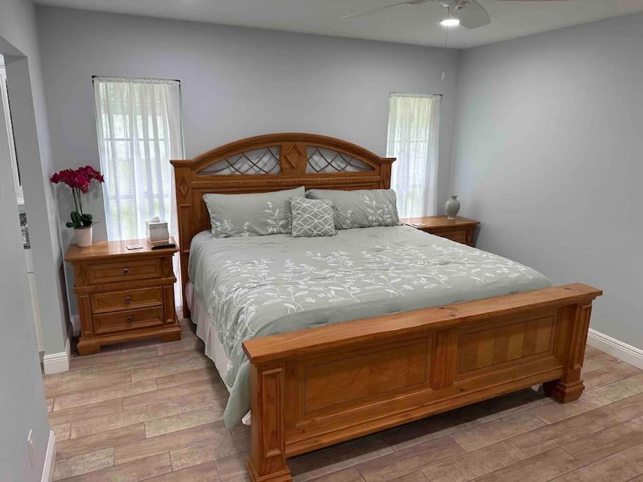 Lake Valrico'S Camelot Court With Heated Pool & Access To Private Lake Екстер'єр фото